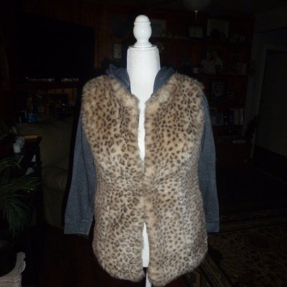 ๐ค Forever 21 Leopard Print Faux Fur Vest โ Size Small - Picture 2 of 12